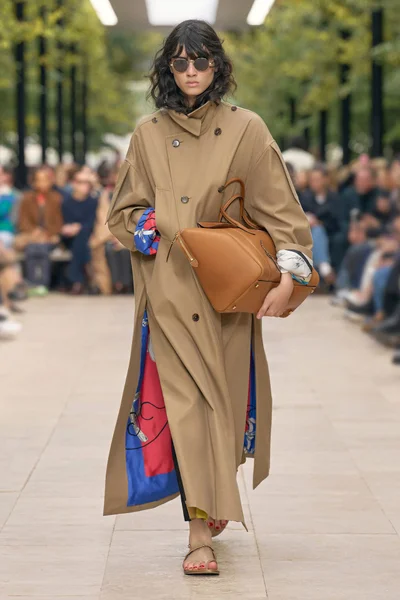 Look 19